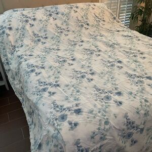 Pottery barn king duvet set Floral Blue and White